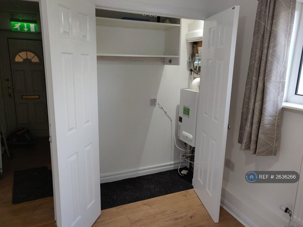 Downstairs Bedroom Wardrobe-Cupboard