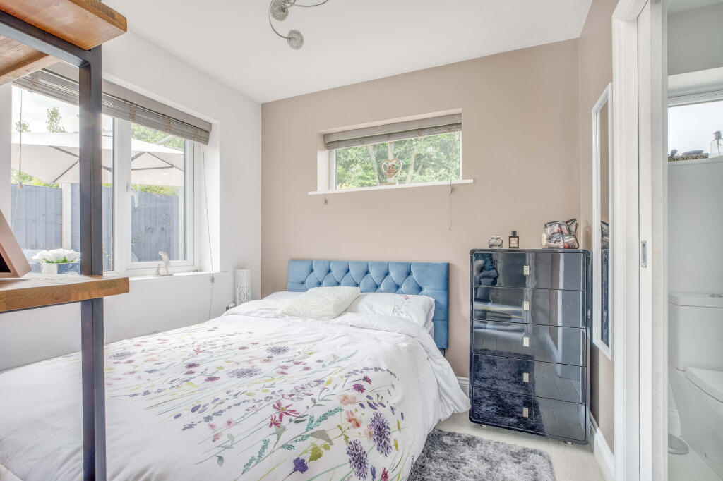19 Trinity Avenue, SL7 3AL (LOW RES)-15