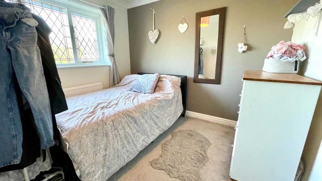 BEDROOM 4