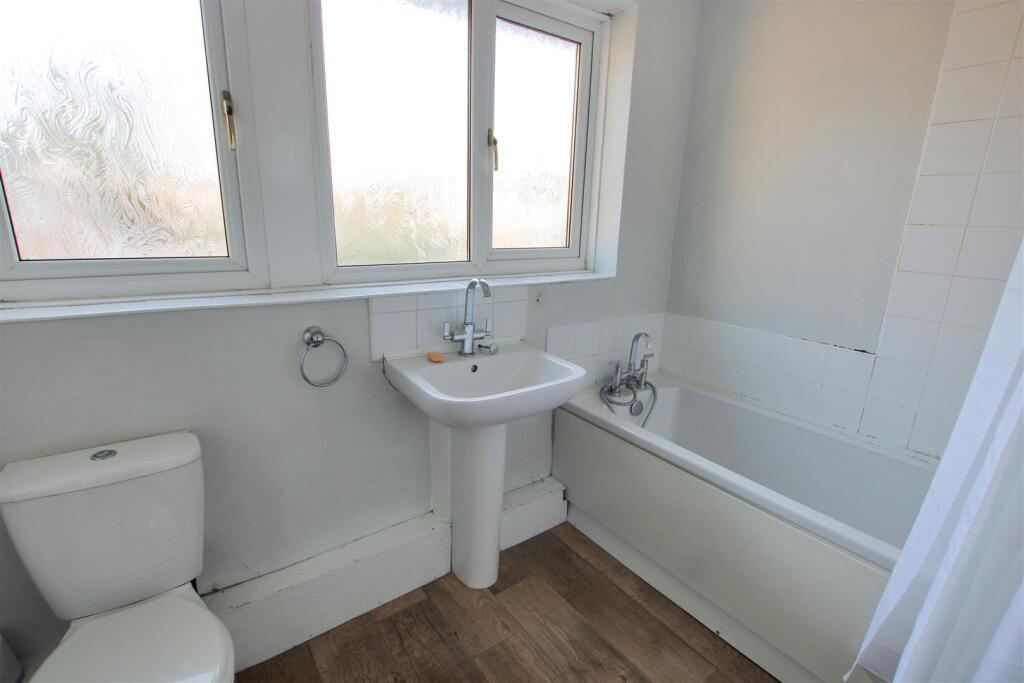 BATHROOM/W.C.