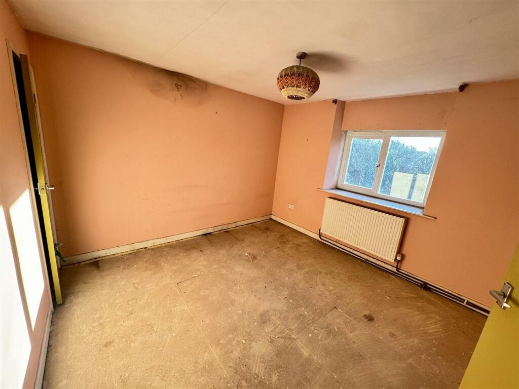 FRONT BEDROOM 1
