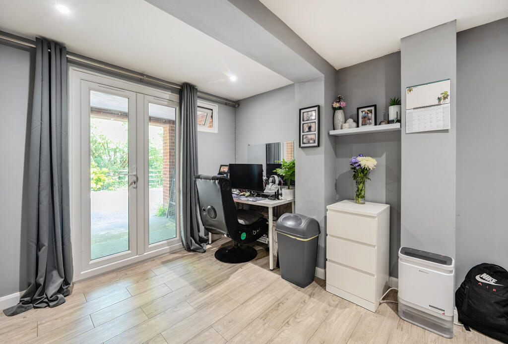 1299750-27-68304a...