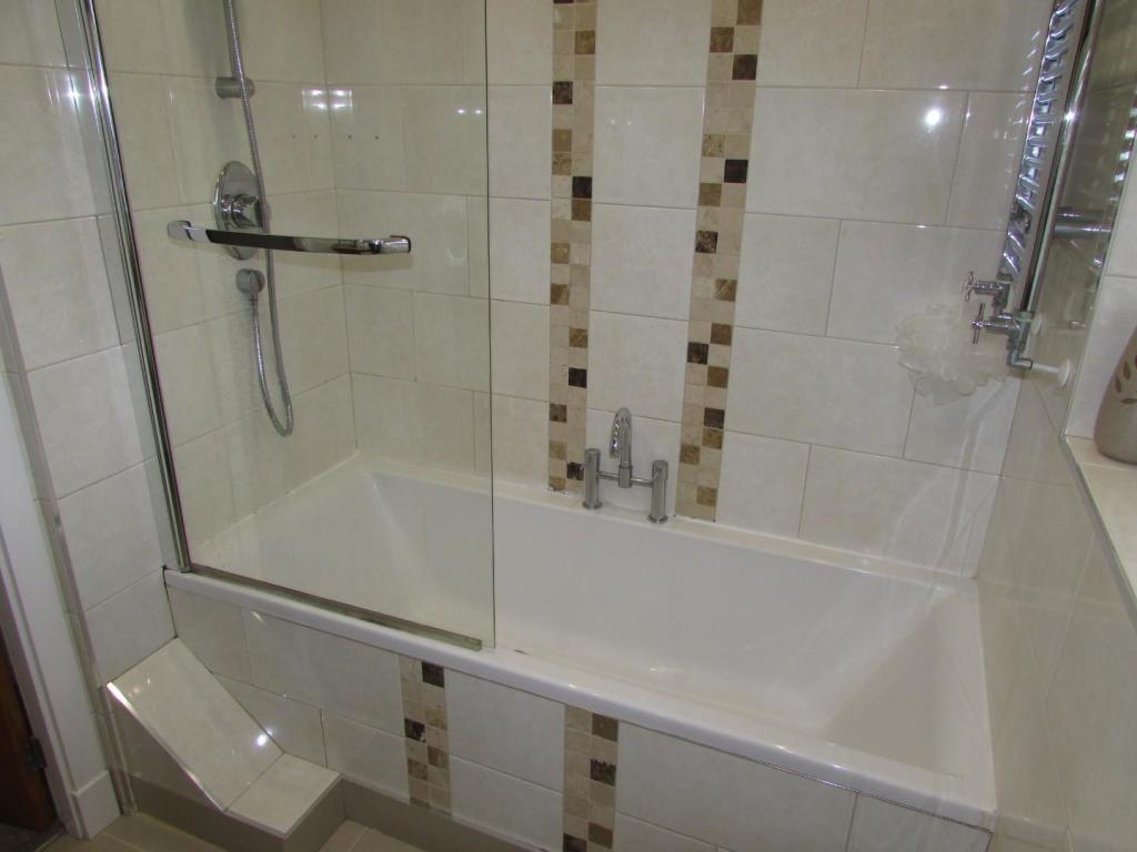 SomersetRd78bath2.JPG