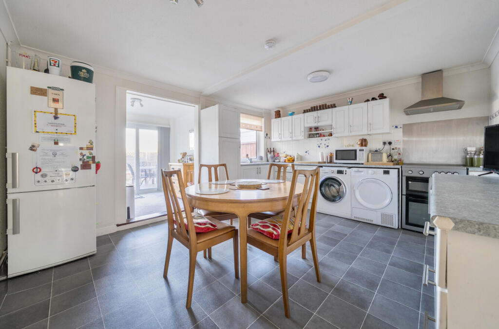 1382877-9-69203a8...