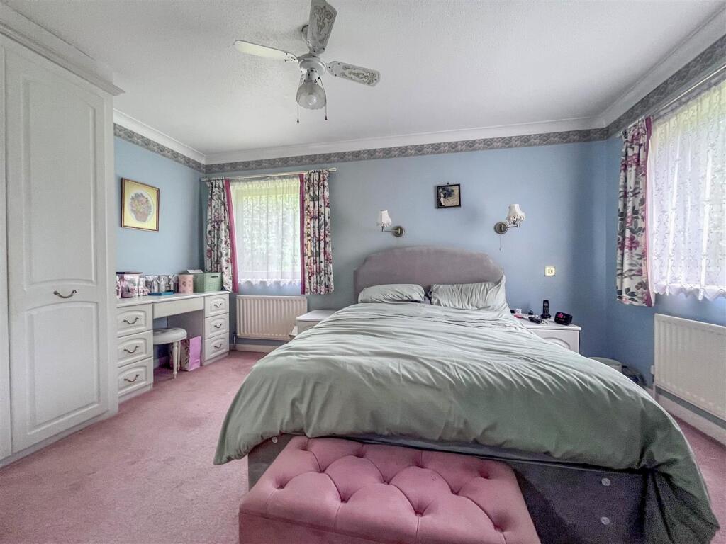 bed 1.jpg