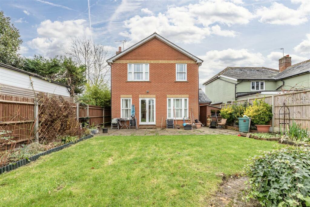 2a Burleigh Road, Addlestone, KT151pl - 22.jpg