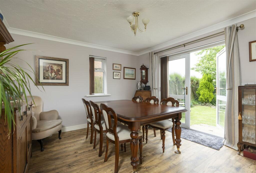 DOUBLE ASPECT DINING ROOM :