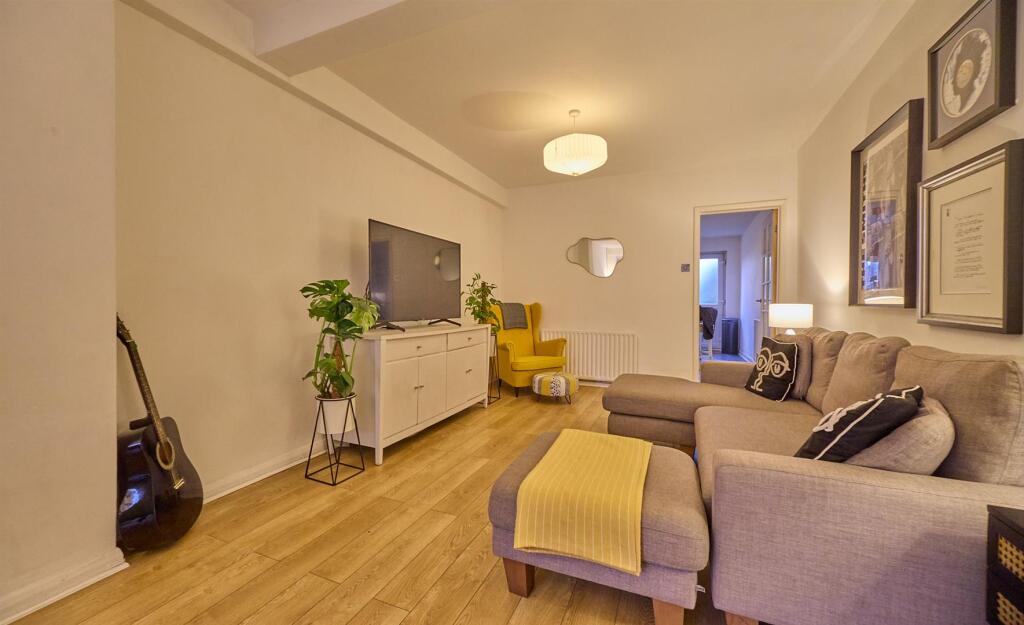 Through Lounge Diner