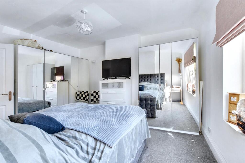 Bedroom 1_3.jpeg