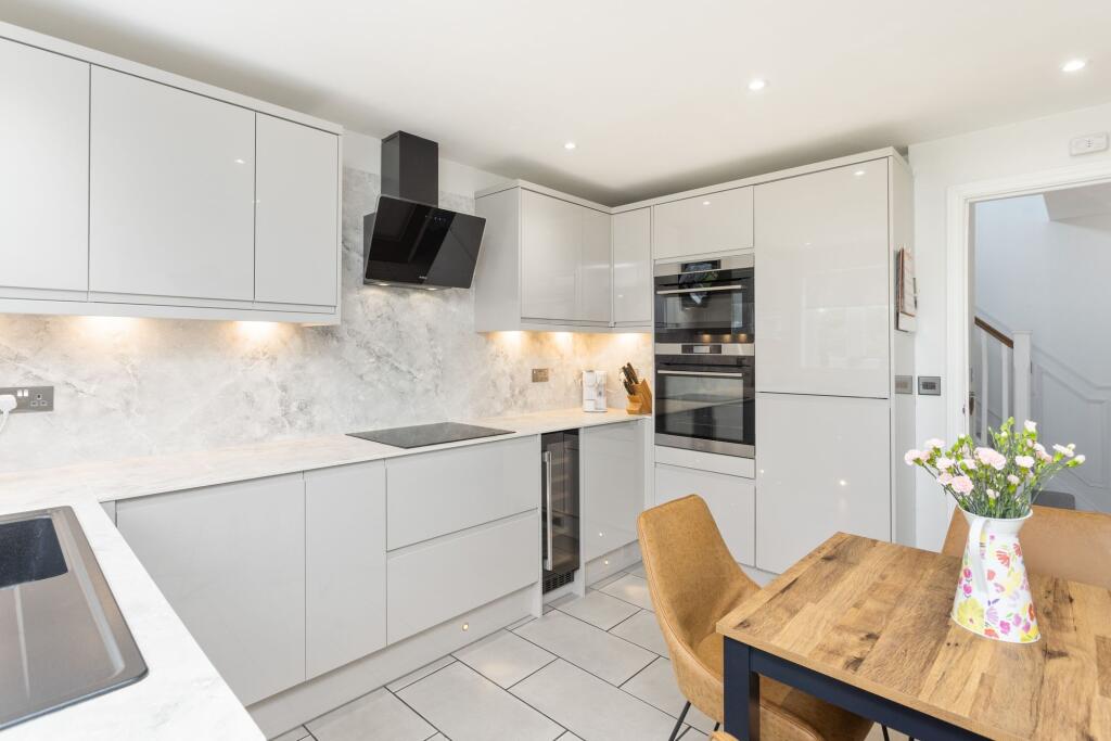 Kitchen / Dining Area