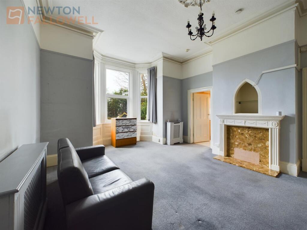 LOUNGE BEDROOM.jpg