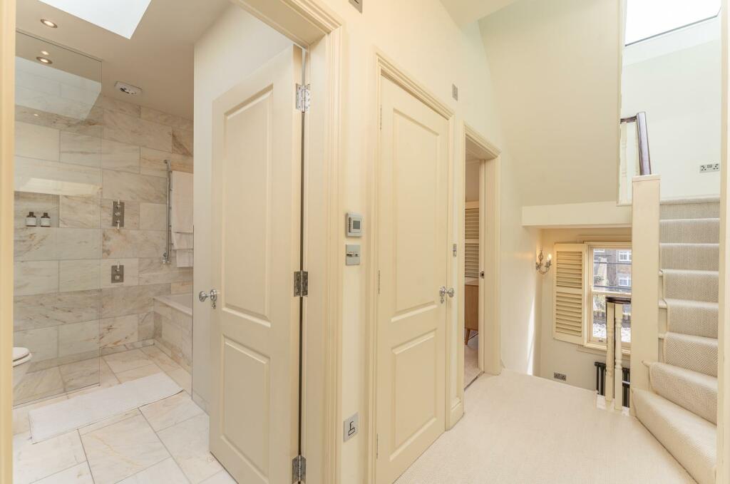 Hallway 2 - Regents Park Road .jpg