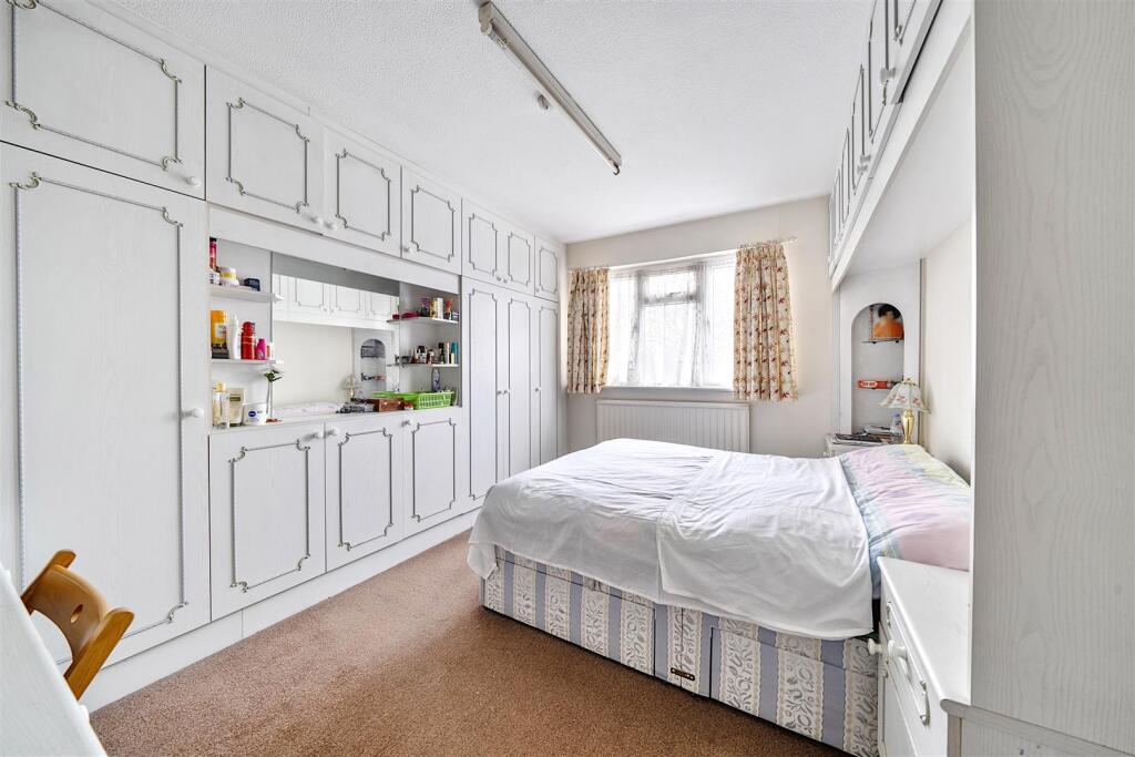 Bedroom 1.jpg