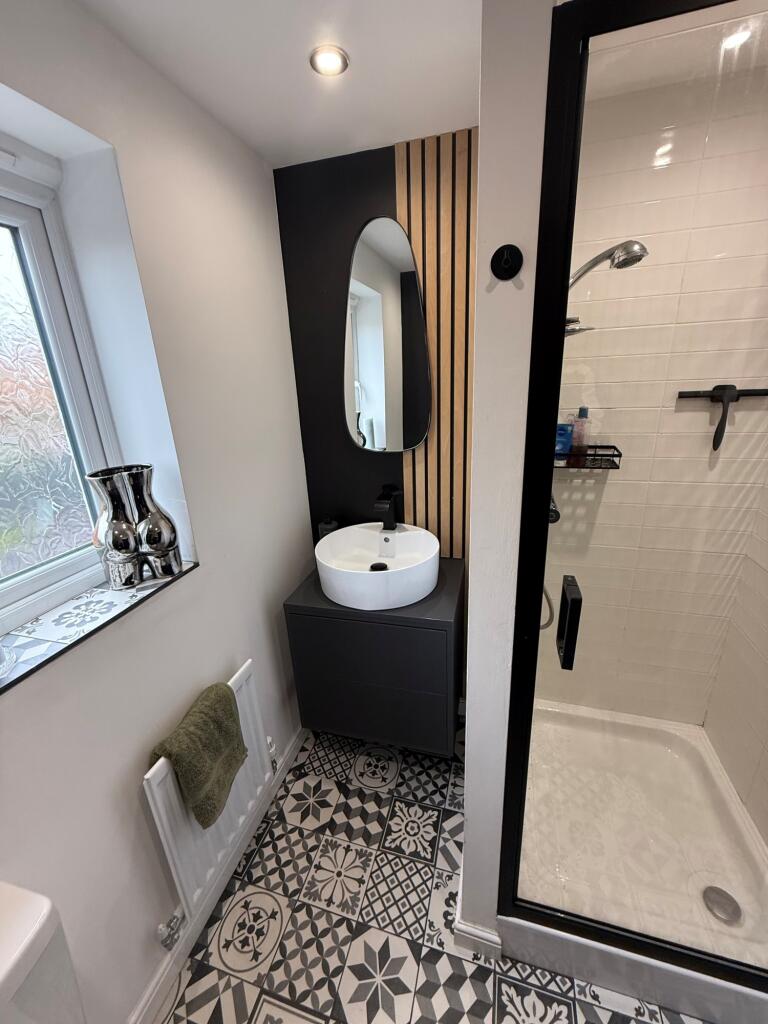 EN SUITE 