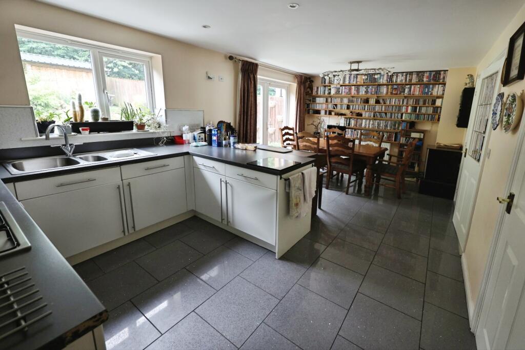 pbox-kitchen-333400.JPG