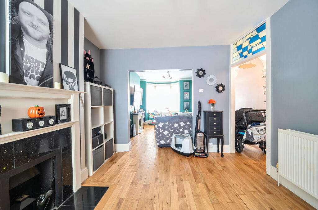 1296852-8-682f3f2...