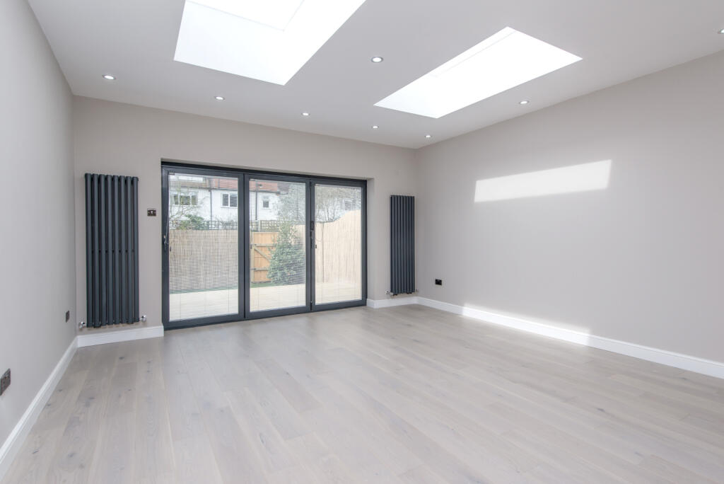 21 Chaseside Avenue-