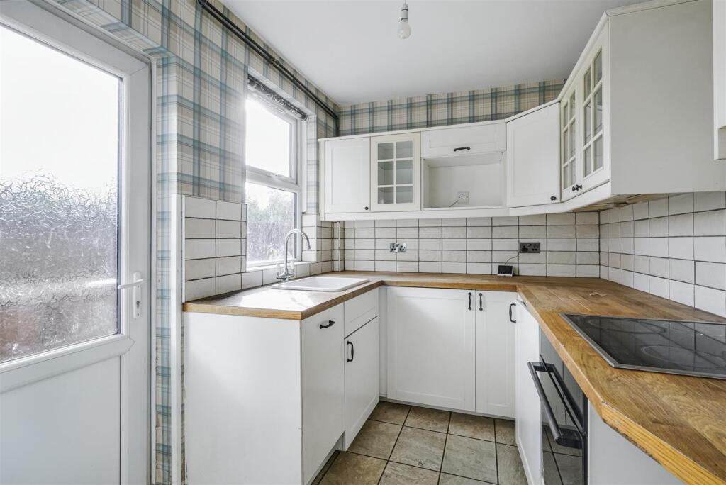 Kitchen 1_2.jpeg