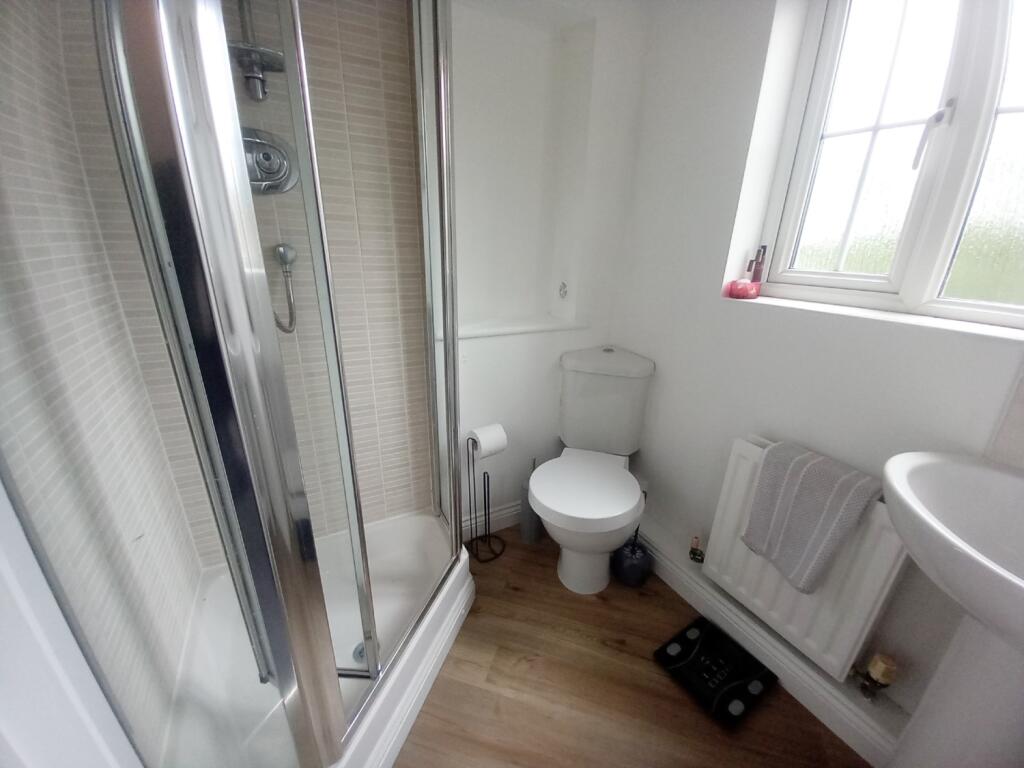 EN SUITE SHOWER ROOM