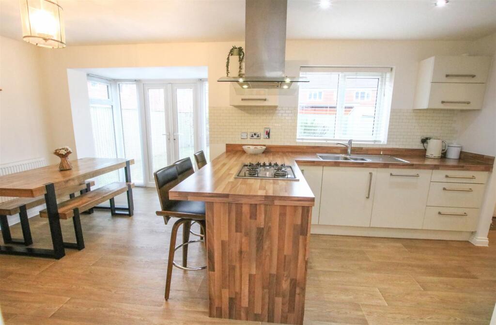 OPEN PLAN LIVING DINING KITCHEN