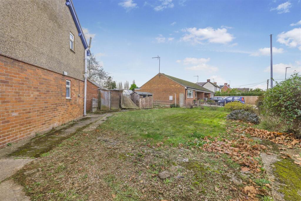 2 The Avenue, Middleton Cheney-20.jpg