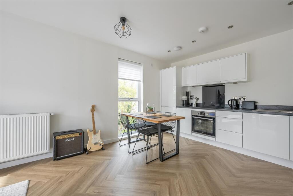 Merriam Close, E4