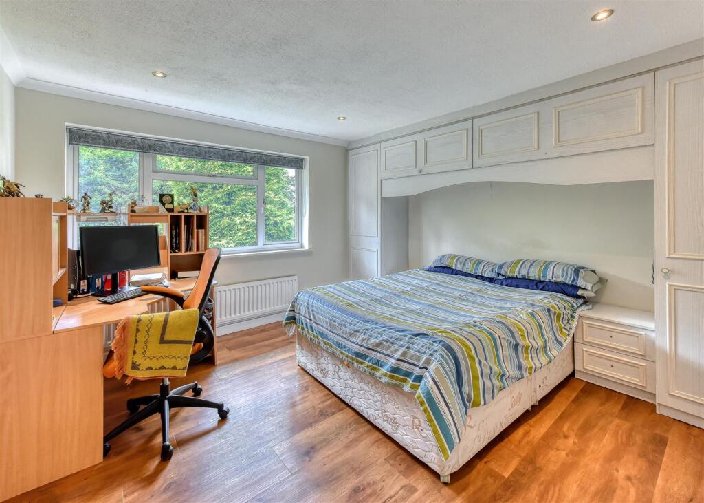 1 Saxon Court-bed3.jpg