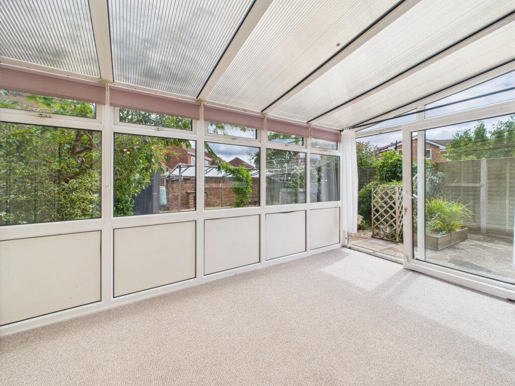 CAM02023G0-PR0155-STILL018