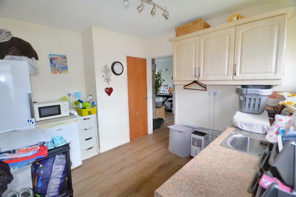 Utility Room 2.jpg