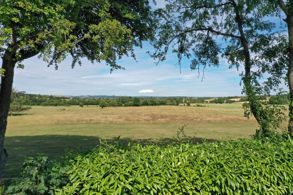 62d01dd2edbf2_TM-Garden-walk-DJI_0947