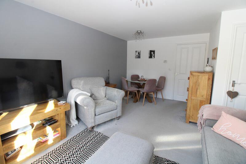 Lounge/Dining Area