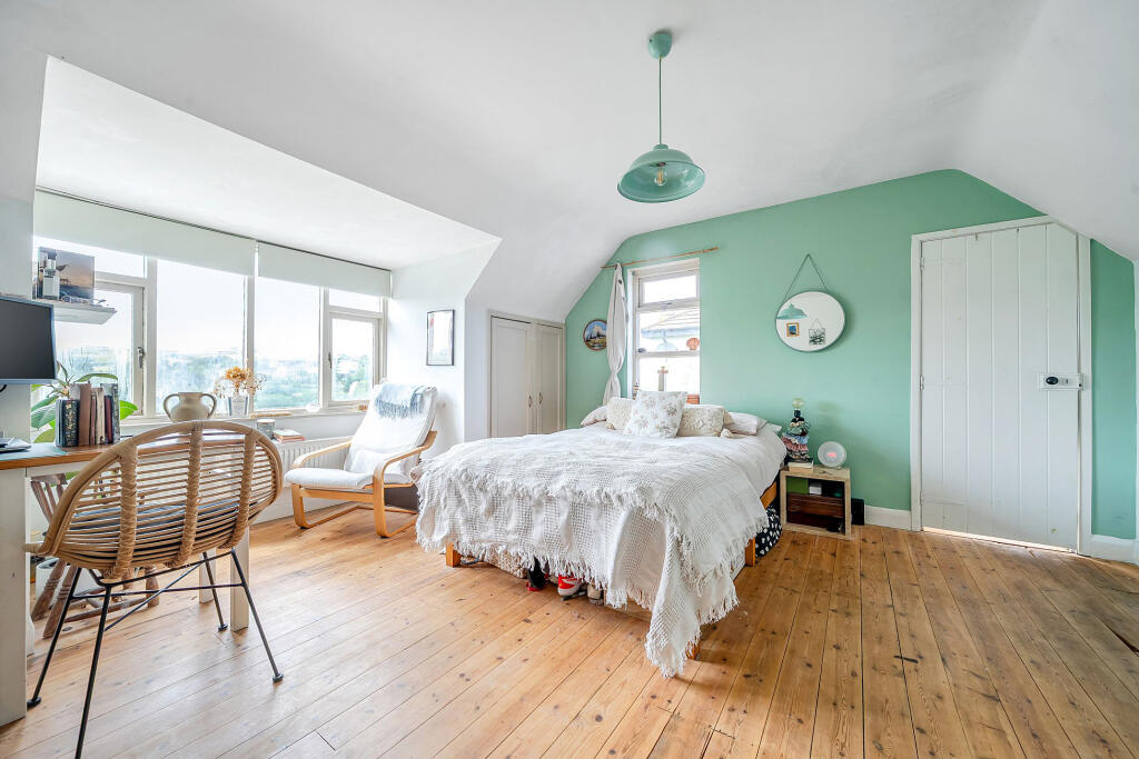 13 resized_1330815-10-6887d2cb49c11