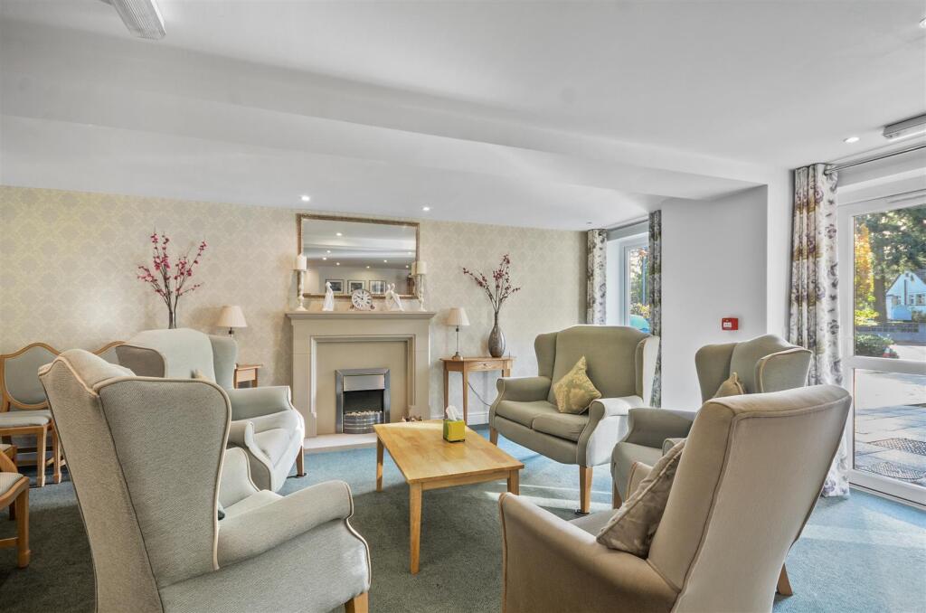 Homeowners Lounge 2.jpg