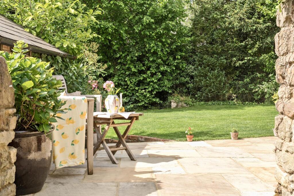 Cliff Hill Farm, 4 Northampton Road, Blisworth (11