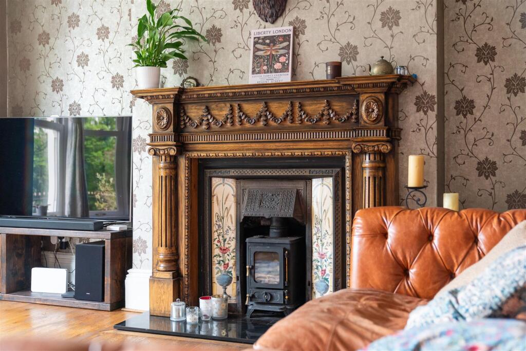 Living Room-5.jpg