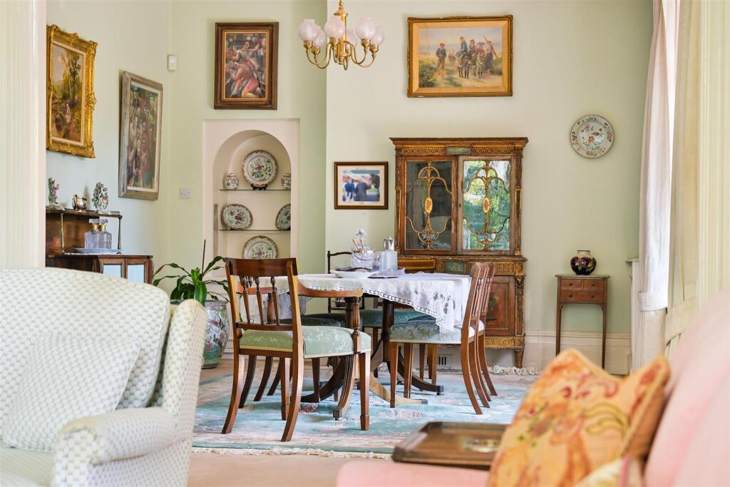 WALTON HEATH COTTAGE- (23).jpg