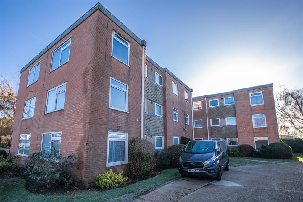 11 Pelham Court-2.jpg