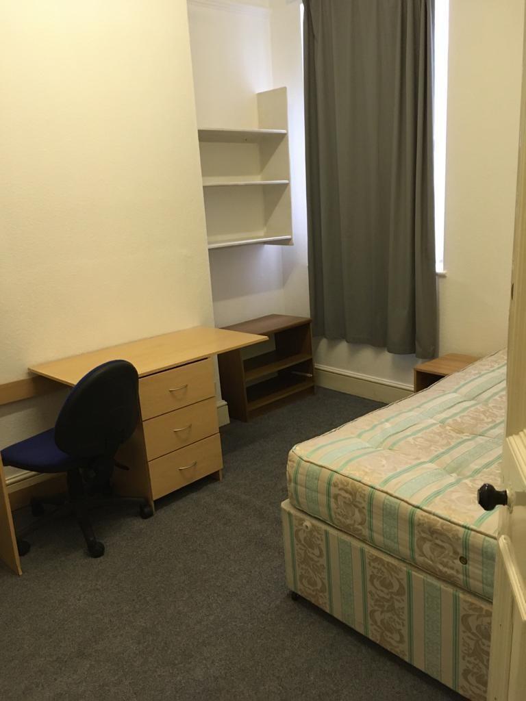 7) 24 Beresford Avenue Bedroom 2 22.07.2020.jpg