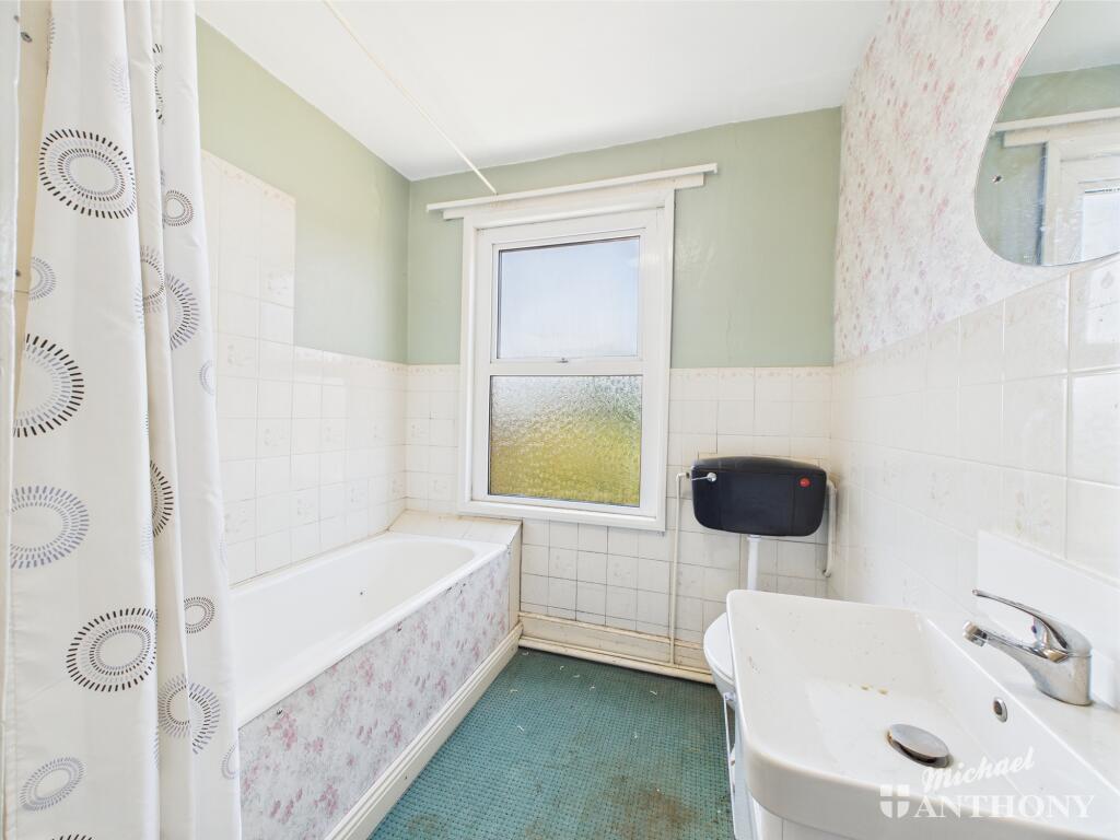 CAM02773G0-PR0286-STILL004