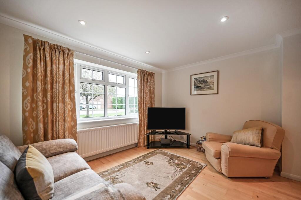 4 Church Close Ph62.jpg