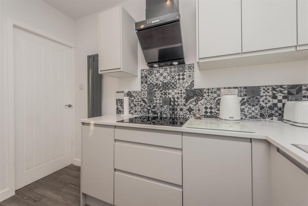 Modern Fitted Kitchen: