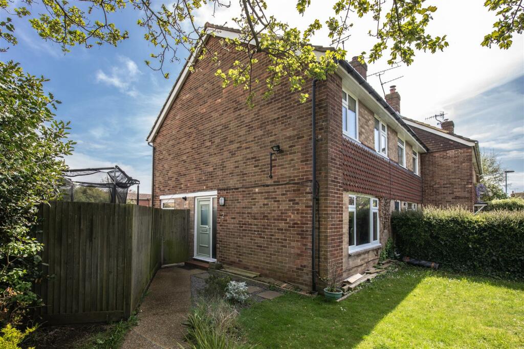 2 Somerset Close1.jpg