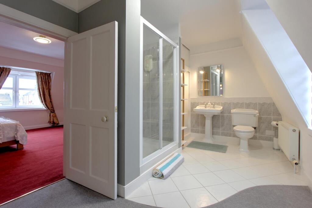 JACK 'N JILL SHOWER ROOM