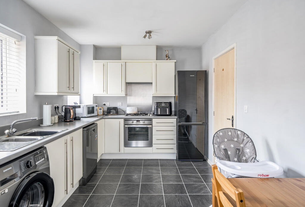 1372083-10-68fa50...