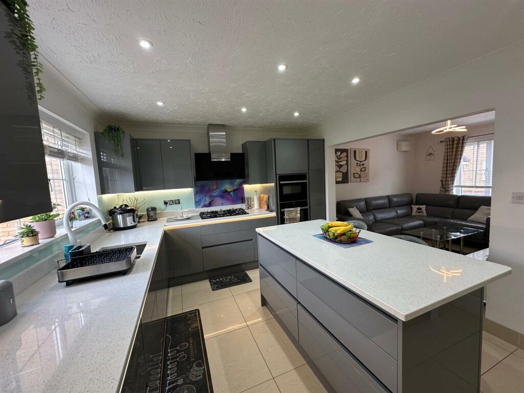 Kitchen/Breakfast Room