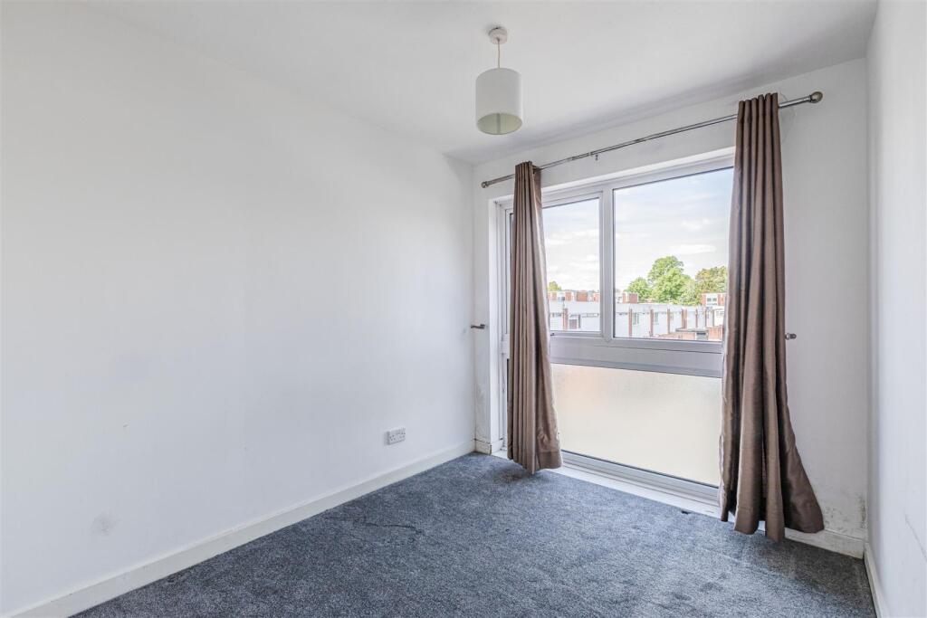 25 Brantwood Gardens - 3.jpg