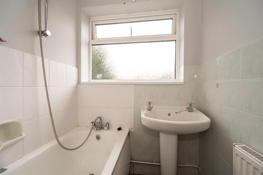 Flat 4 Exeter Court 25 18.jpg
