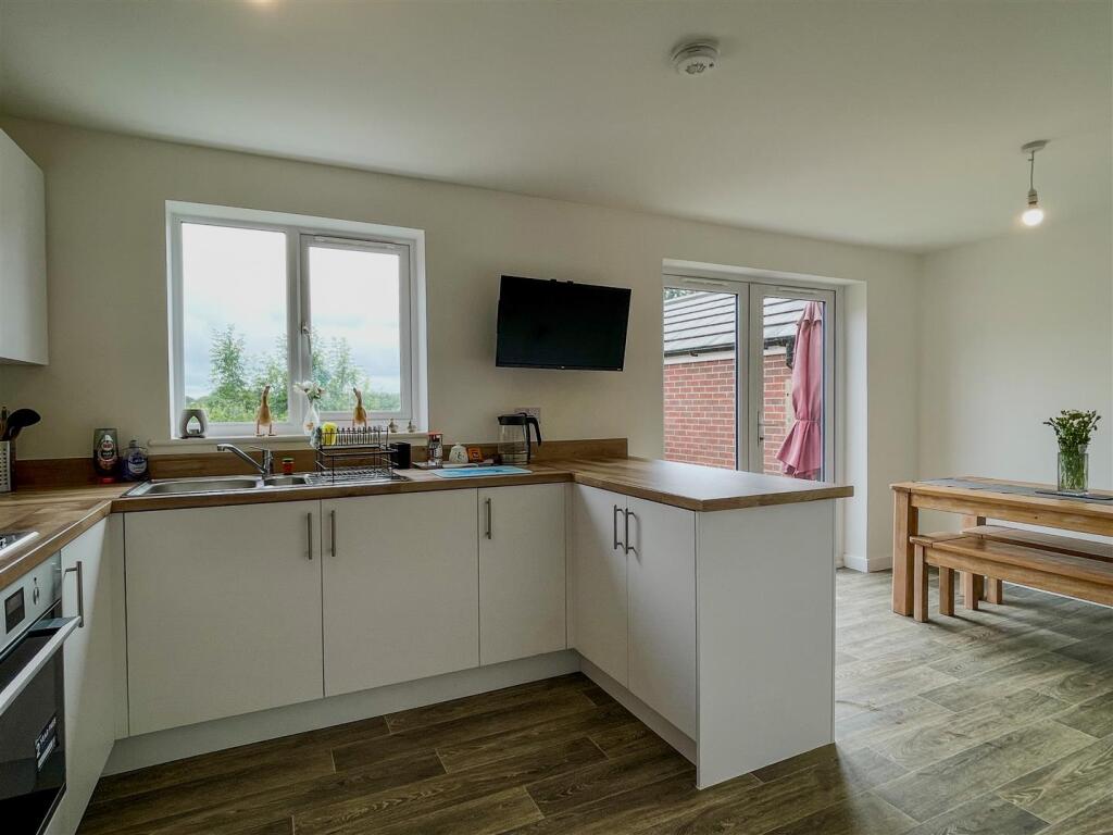 44 Tasker Way Photo-Kitchen 3.jpg