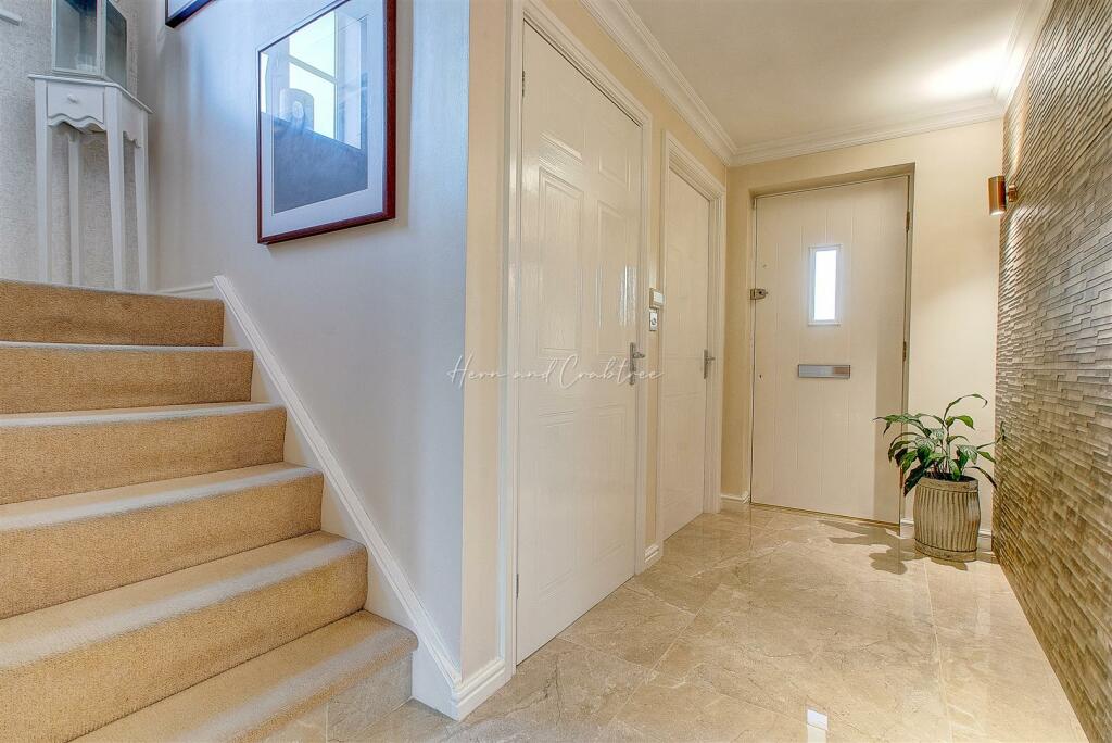 Ragnall Close, Thornhill, HernCrabtree (5).jpg