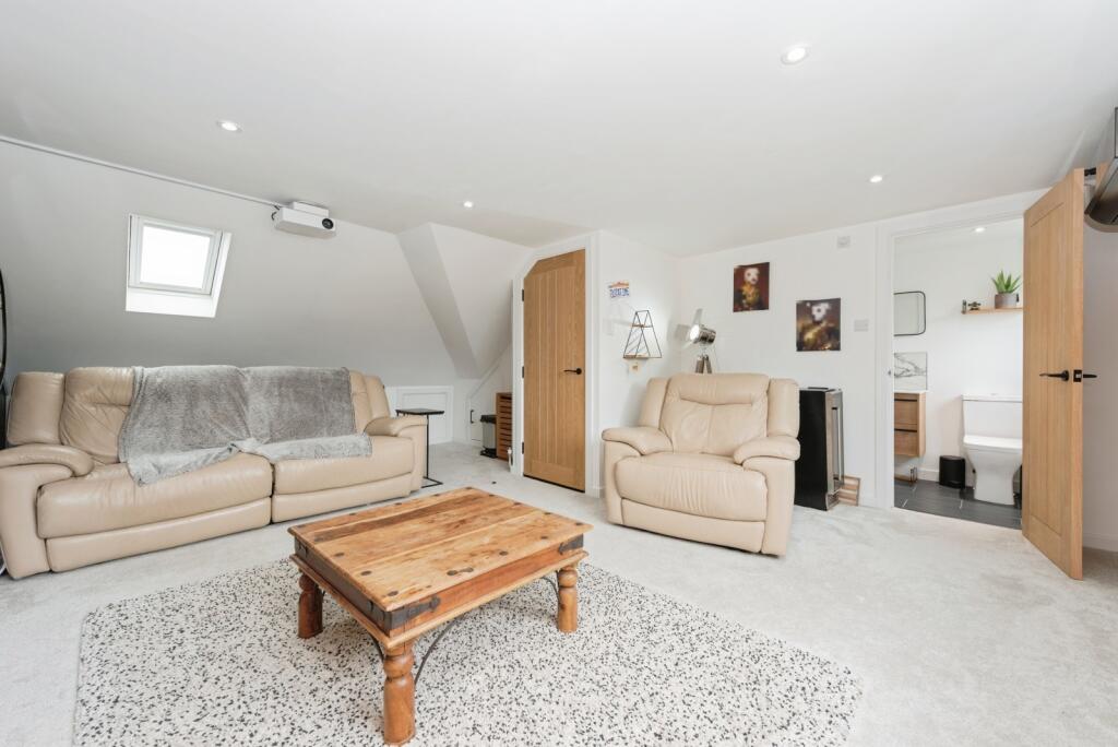 Bedroom 2/Cinema